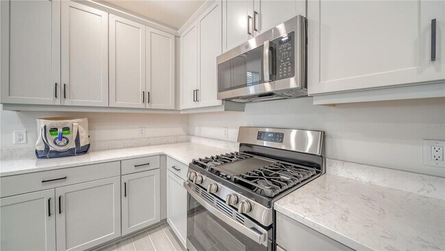 Foto del edificio - 8168 Sternway Rd