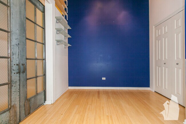 Foto del edificio - 400 W Ontario St