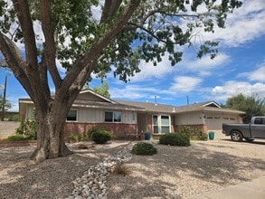 Building Photo - 8909 Hilton Ave NE