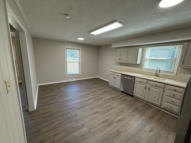 Building Photo - 364 Ridgewood Dr