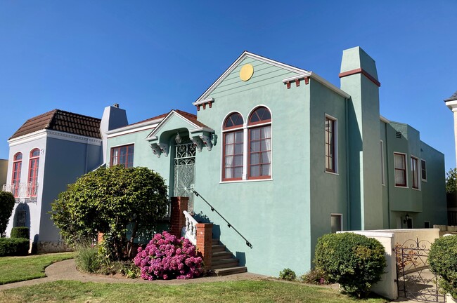 Building Photo - 2919 23rd Ave