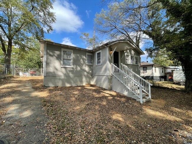 Building Photo - Cozy 3/1 House in South Rome- $1,095