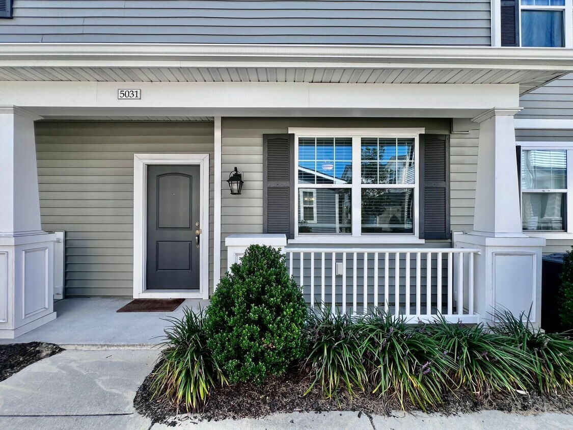 Primary Photo - Luxurious 2-Bed Home with Gourmet Kitchen ...