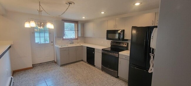Building Photo - 120 Savage St