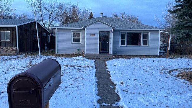 Building Photo - Comfortable 3-Bedroom, 2-Bathroom Family Home