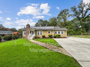 Building Photo - 609 N Maple St