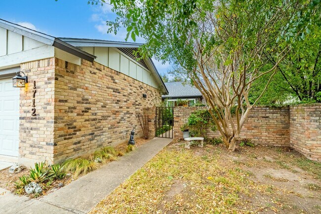 Building Photo - Stunning 2 Bedrooms, 2 Bathrooms in Quail Creek!!