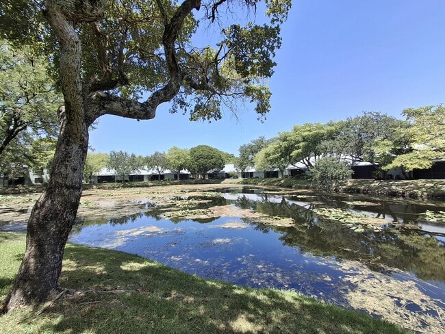 Building Photo - 4017 Carambola Cir N