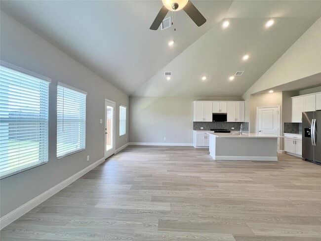 Building Photo - 678 Woodland Ave