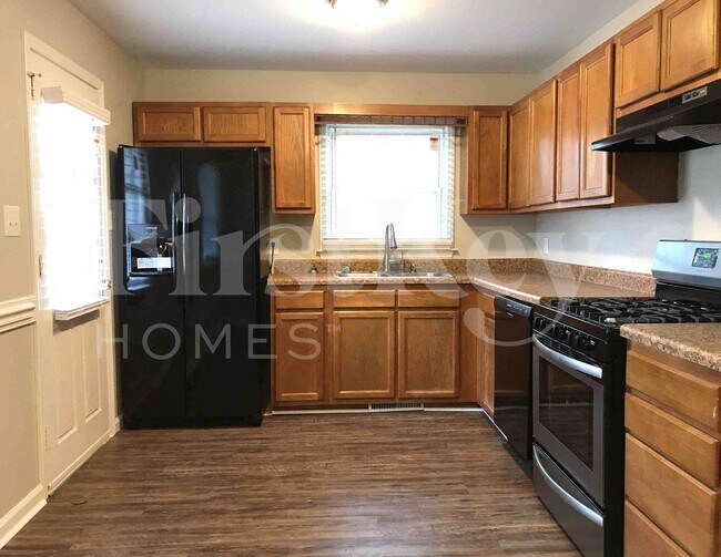 Foto del edificio - 4114 Farmbrooke Dr