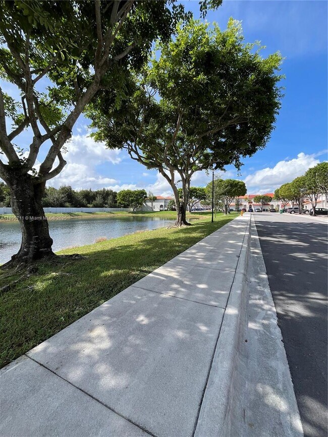 Foto del edificio - 10913 NW 43rd Ln