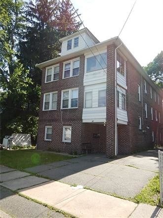 Foto principal - 42 Crosby Ave