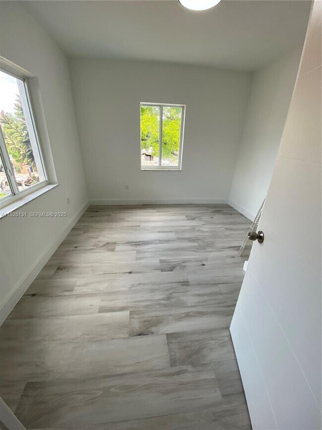 Foto del edificio - 837 SW 8th Ave