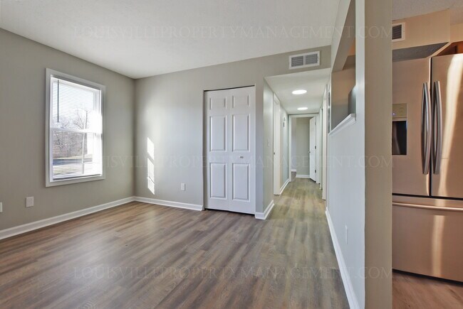 Building Photo - 419 Wood Creek Dr