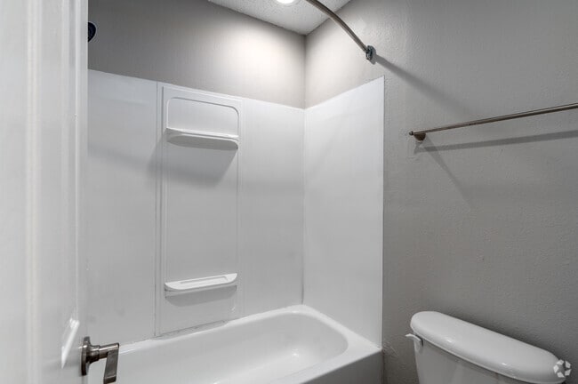 1 BR, 1 BA - 700 SF - Lakeside Villas