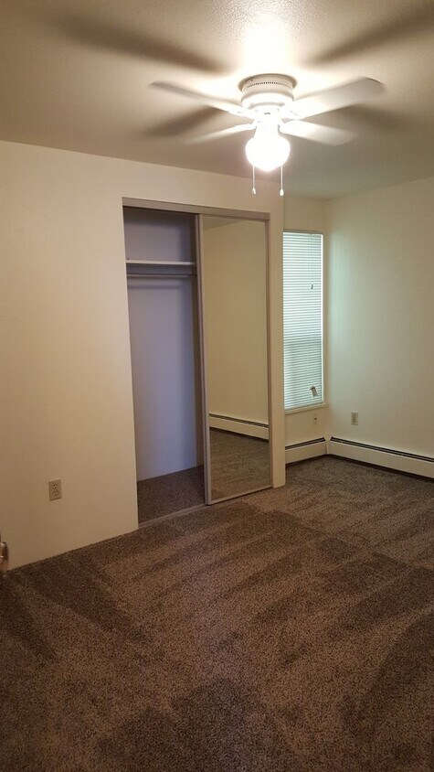 Foto del edificio - Charming Condo with Spacious Layout – Move-In Mid-August