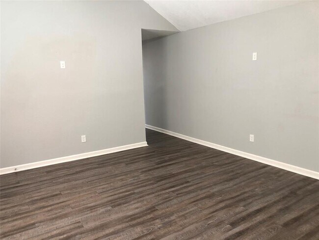 Building Photo - 13747 Northlake Dr