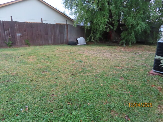 Foto del edificio - 1419 Warwick Walk Ln