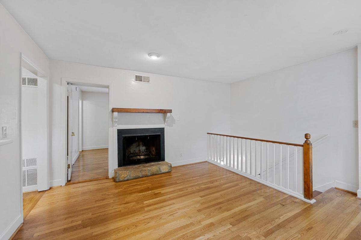 Primary Photo - 11 Peachtree Hills Ave NE