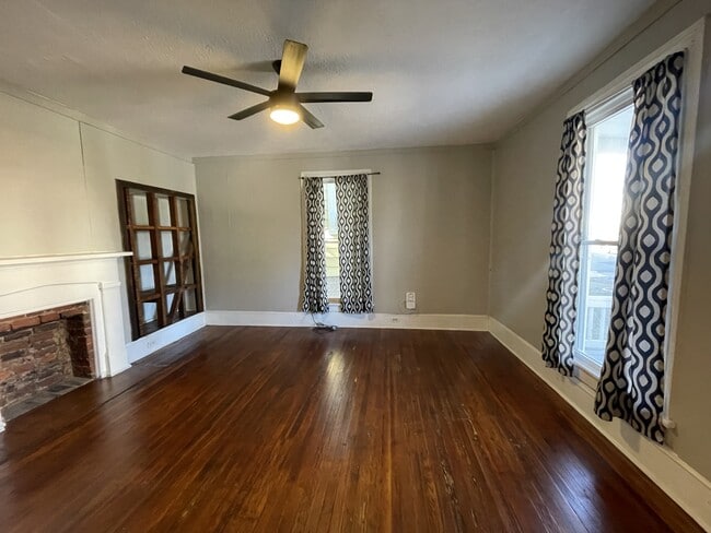 Building Photo - 1110 11th St