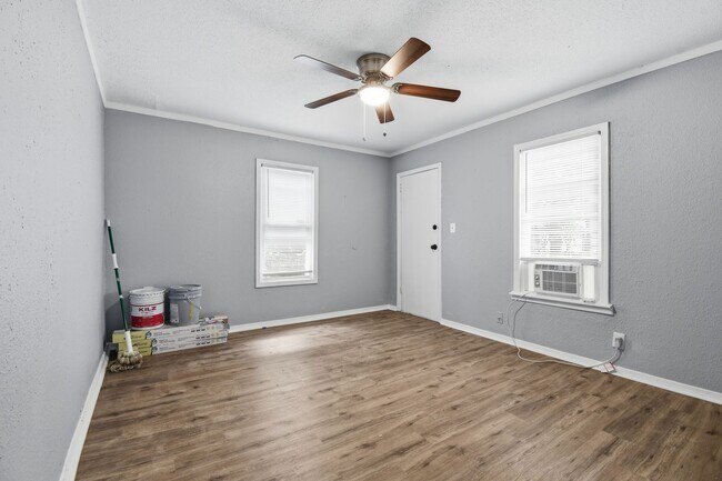 Foto del edificio - Newly Remodeled | 3 Bed | 1 Bath | Tulsa | Available Now