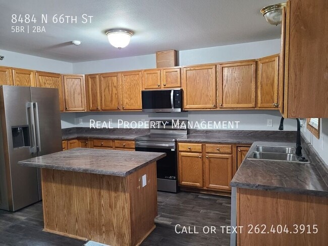 Foto del edificio - 8484 N 66th St