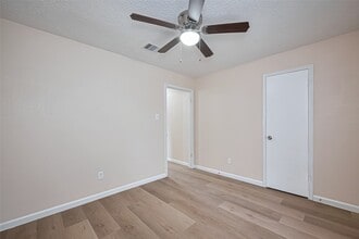 Building Photo - 1612 Sleepy Hollow Dr