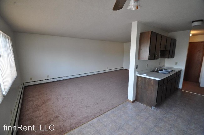 Building Photo - 55 Hyacinth Ave W