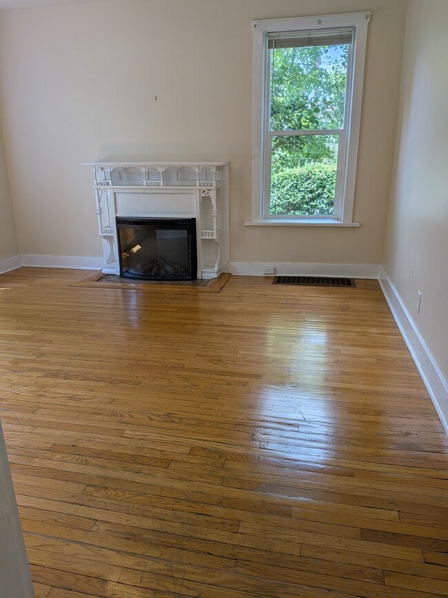 Living room - 1105 East 200 South