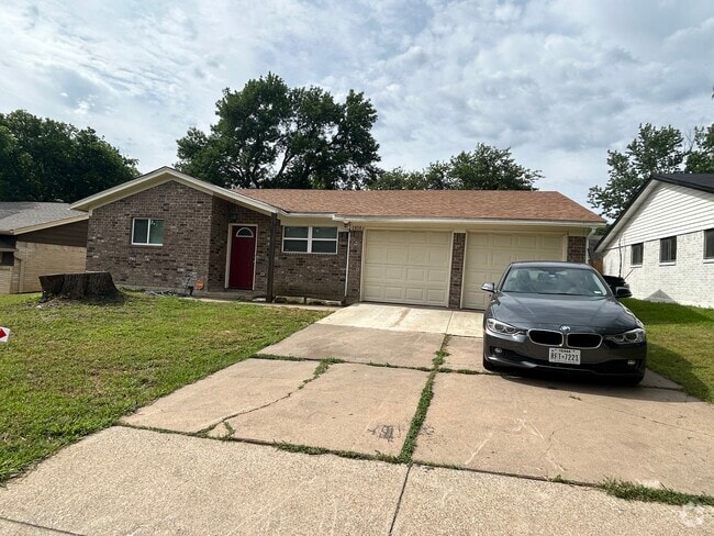 Building Photo - 2808 Buena Vista Dr