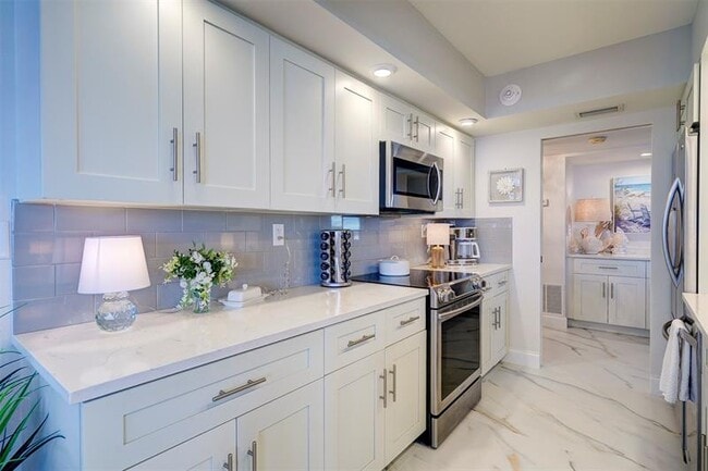 Building Photo - 5480 N Ocean Dr