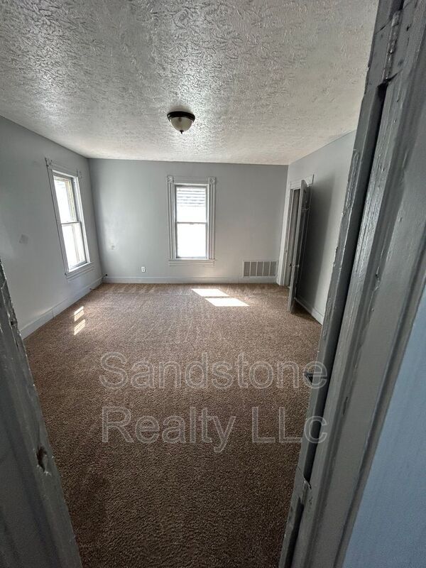 2054 W 83rd St Unit Up, Cleveland, OH 44102 Condo for Rent in Cleveland, OH