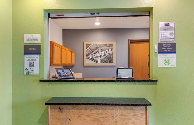 Building Photo - Furnished Studio-Fayetteville