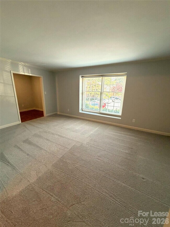 Foto del edificio - 6648 Bunker Hill Cir
