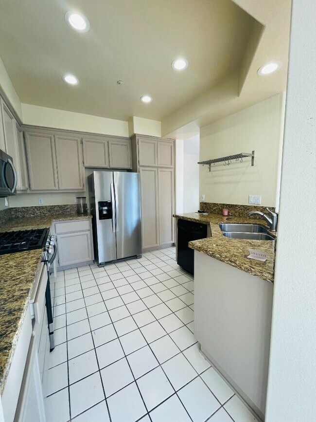 Foto del edificio - 596 Shoal Cir