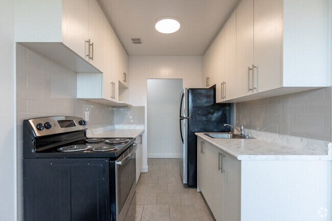 2 chambres, 1 salle de bain - 943 pi2 - Cuisine - Victoria Village Towers