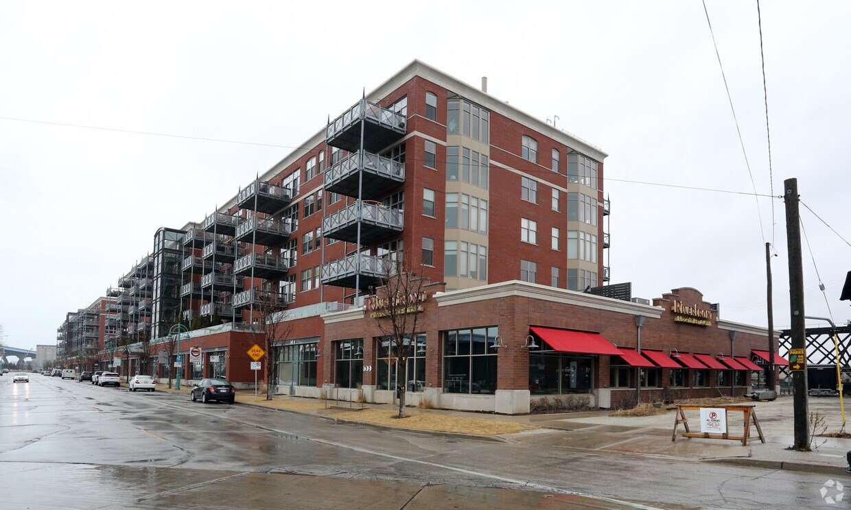 harbor front apartments milwaukee wi apartments com