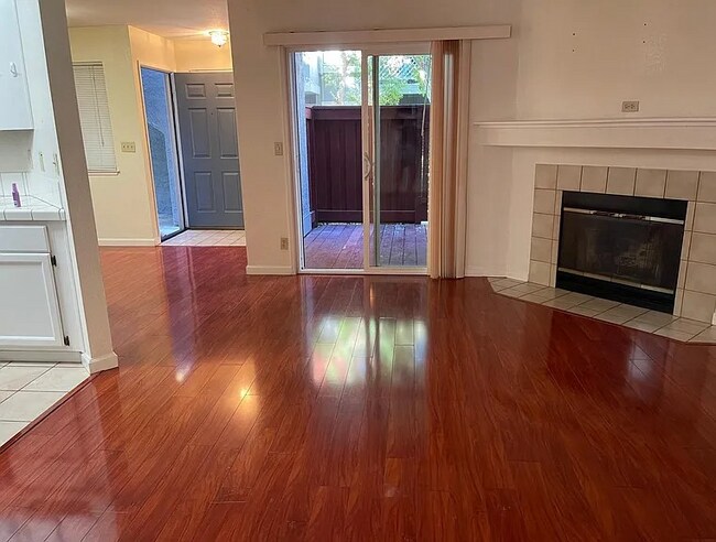 Foto del edificio - 4631 Rothbury Common