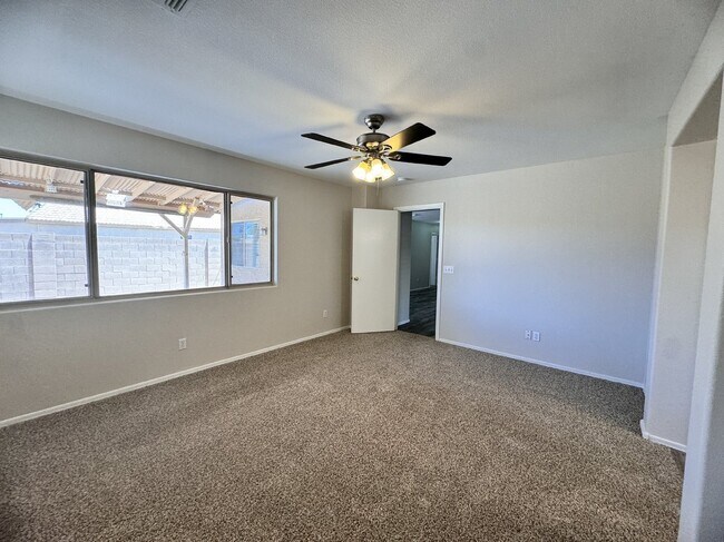 Foto del edificio - 9138 W Ross Ave
