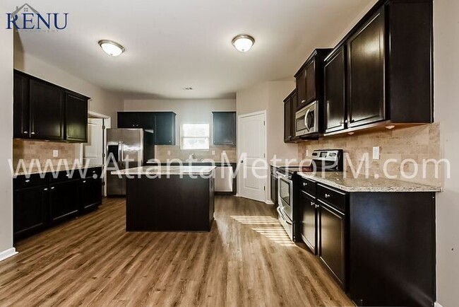 Building Photo - Now Available! 5 bedrooms 2.5 baths