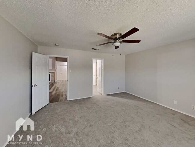Foto del edificio - 7407 Longing Trail