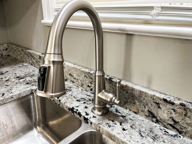 Kitchen - 5300 Maryman Rd