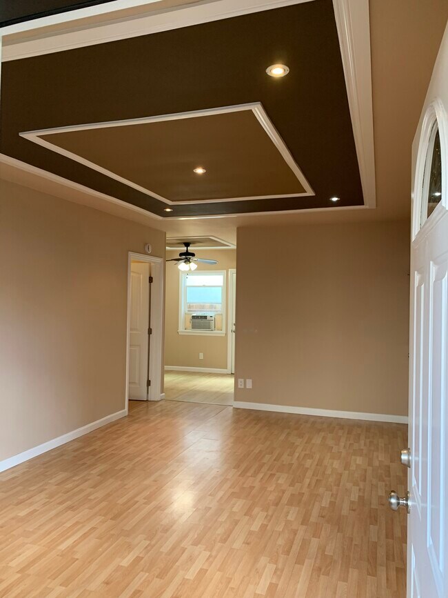 Foto del edificio - 4413 1/2 Illinois St