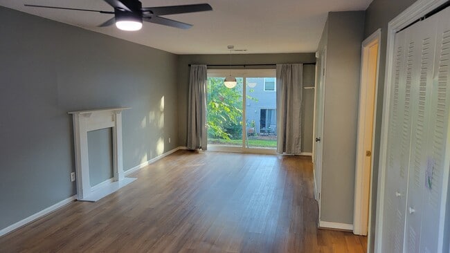 Foto del edificio - 343 Leisure Ct