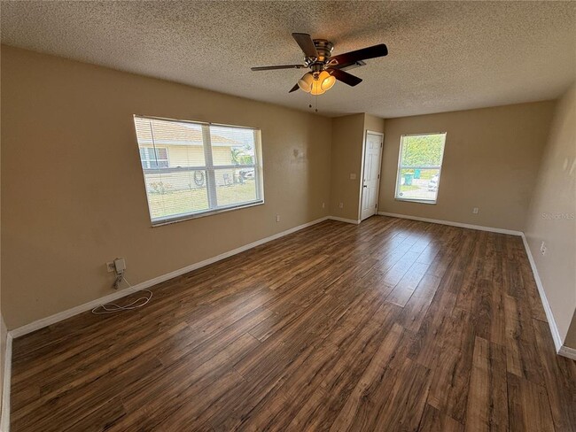 Foto del edificio - 11089 Pendleton Ave