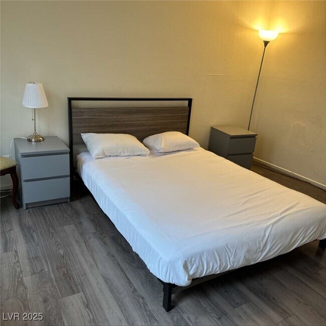 Foto del edificio - 4650 Koval Ln