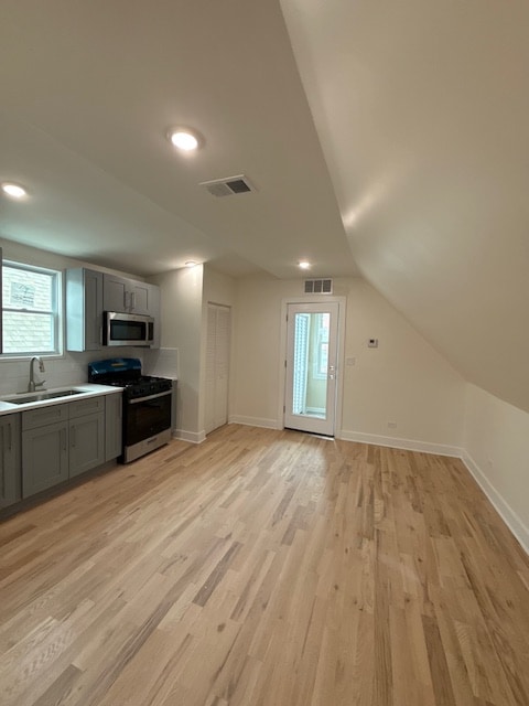 Building Photo - 2923 N Wisner Ave