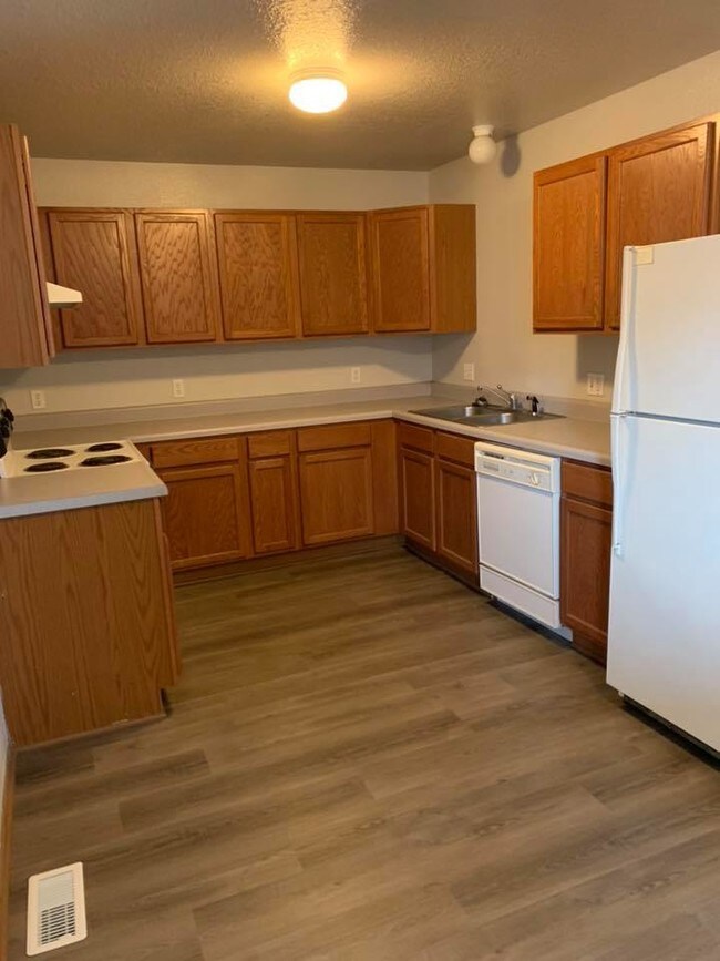 841 Dickinson Ave Unit 5, Ames, IA 50014 841 Dickinson Ave Ames, IA