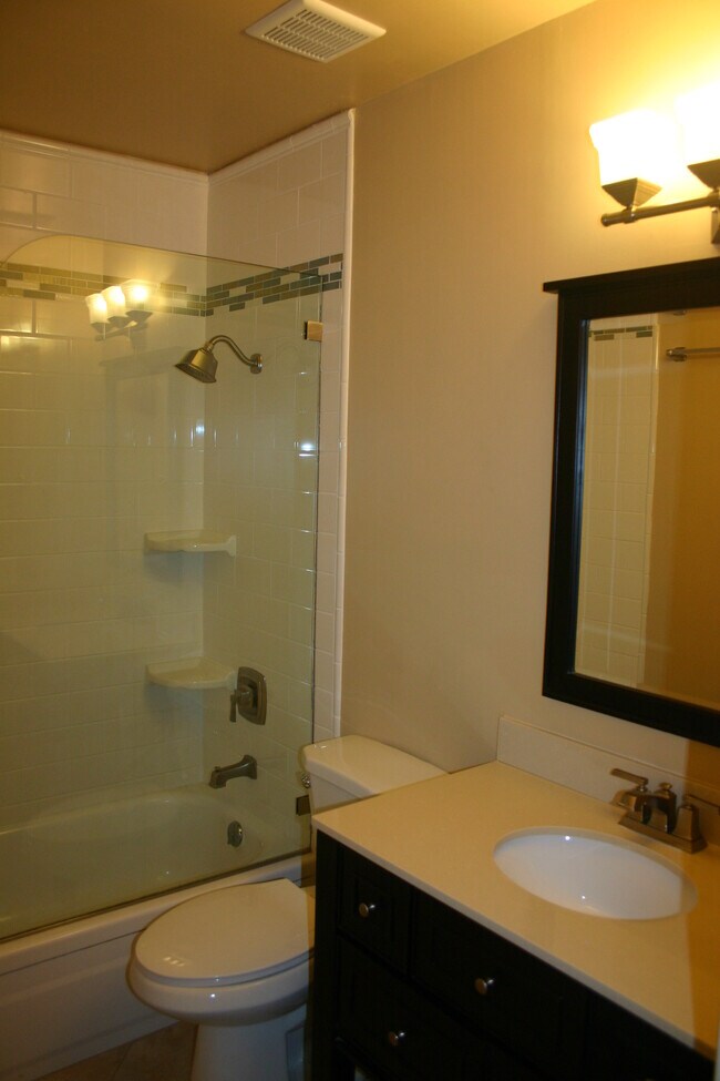 Building Photo - 22641 Del Valle St
