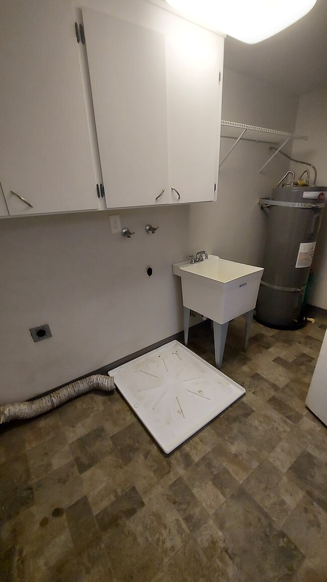 Building Photo - 10905 Vickery Ave E